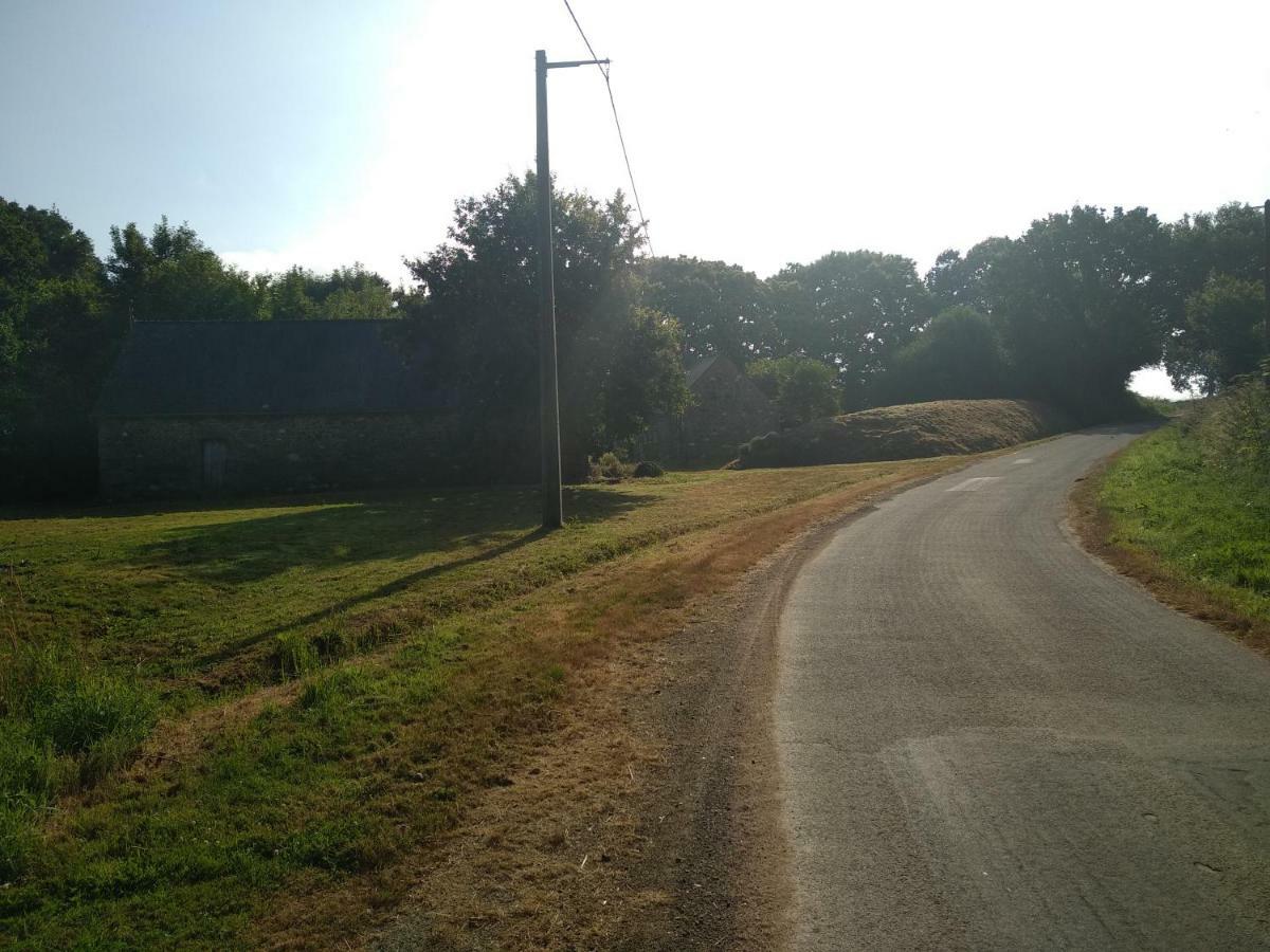 Le Botcol Villa Plouguernevel Exterior photo
